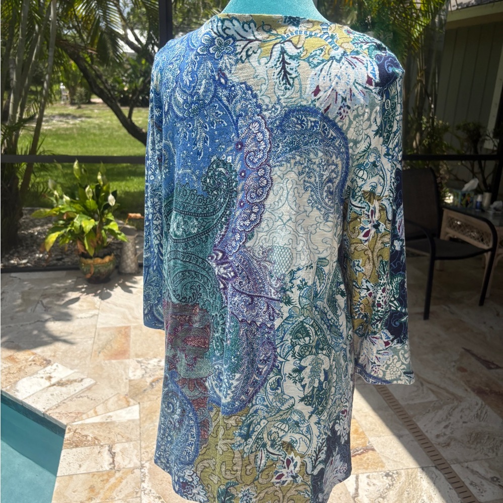 EUC, Chico’s Paisley Print Women's Top - Blue and Cream. Sz. 1 - Picture 3 of 3
